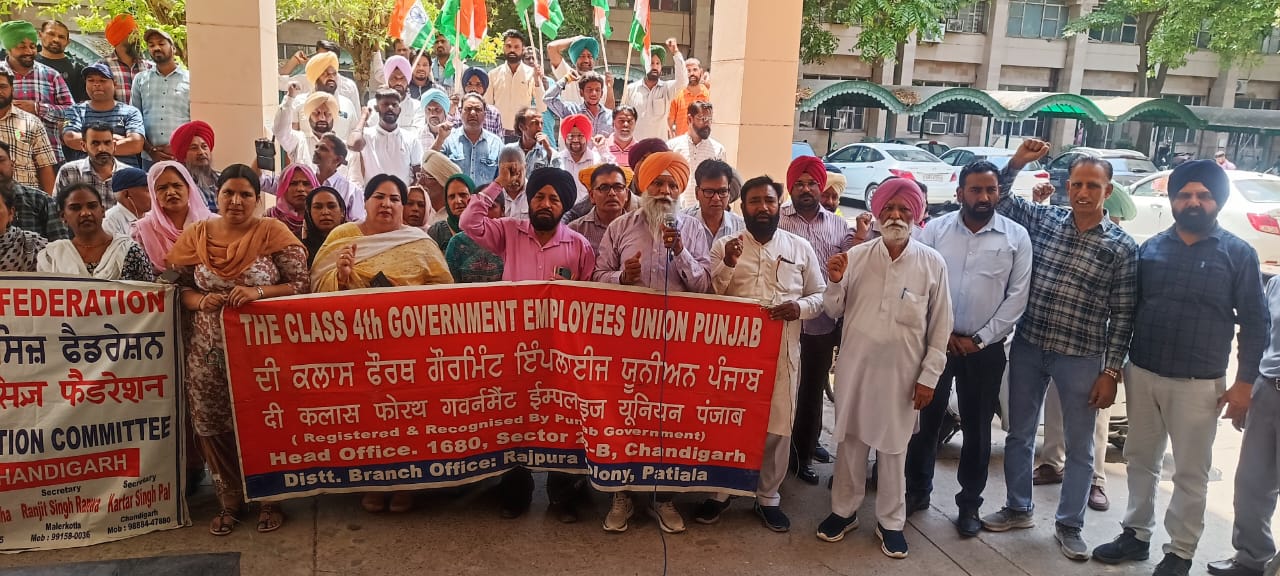Employees and pensioners demonstrated against the Pahalgam terror attack.